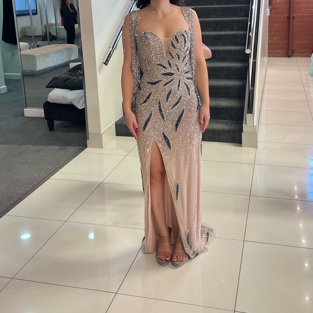 Beautiful Maxi dress from Noel.